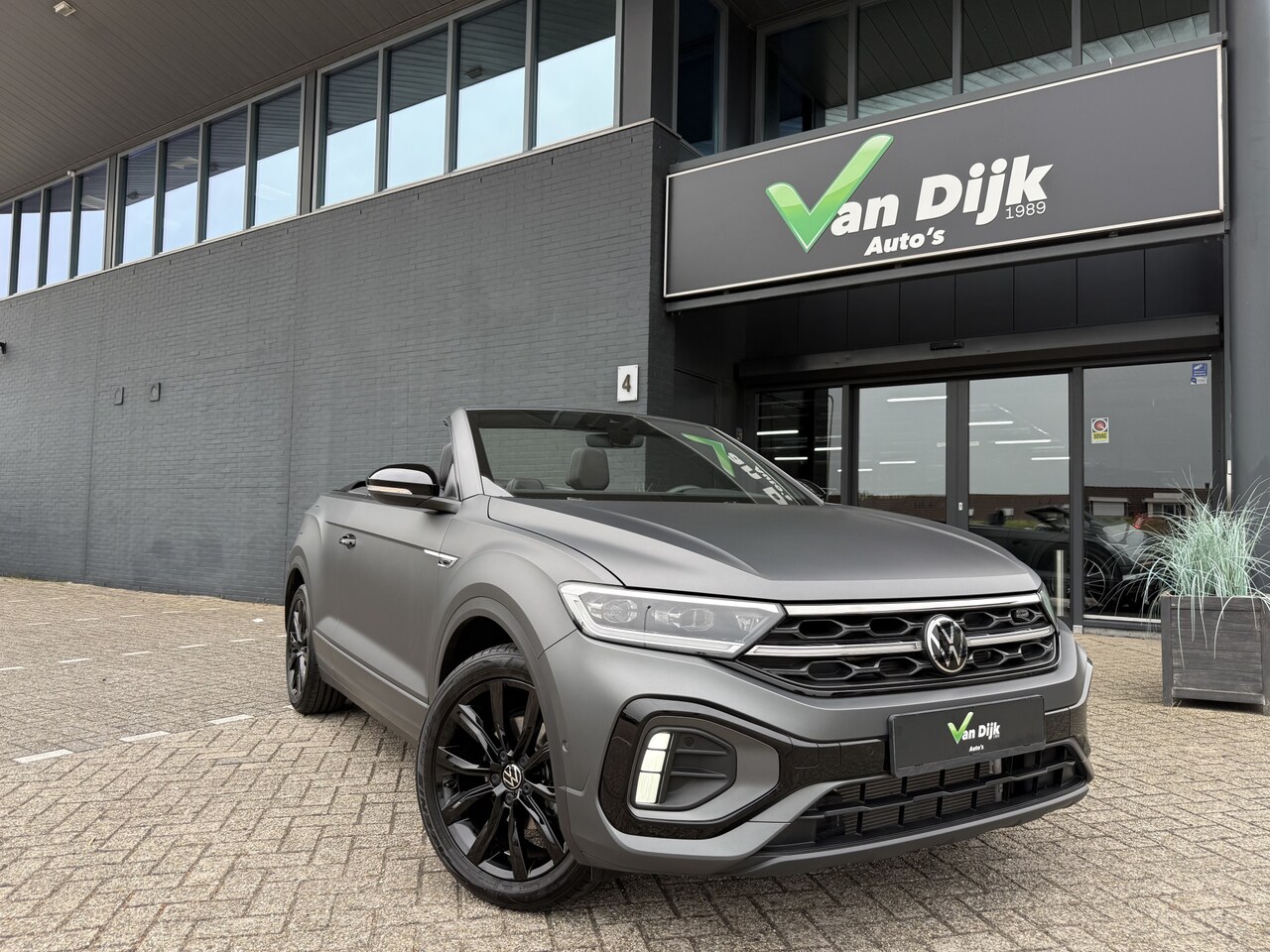 Volkswagen T-Roc Cabrio - 1.5 TSI R-Line Edition Grey Navi Camera Trekhaak - AutoWereld.nl