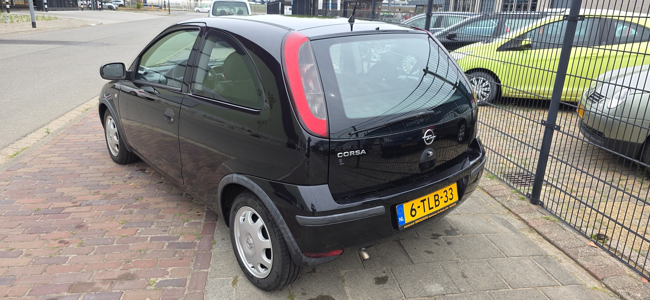 Opel Corsa - 1.0-12V Rhythm