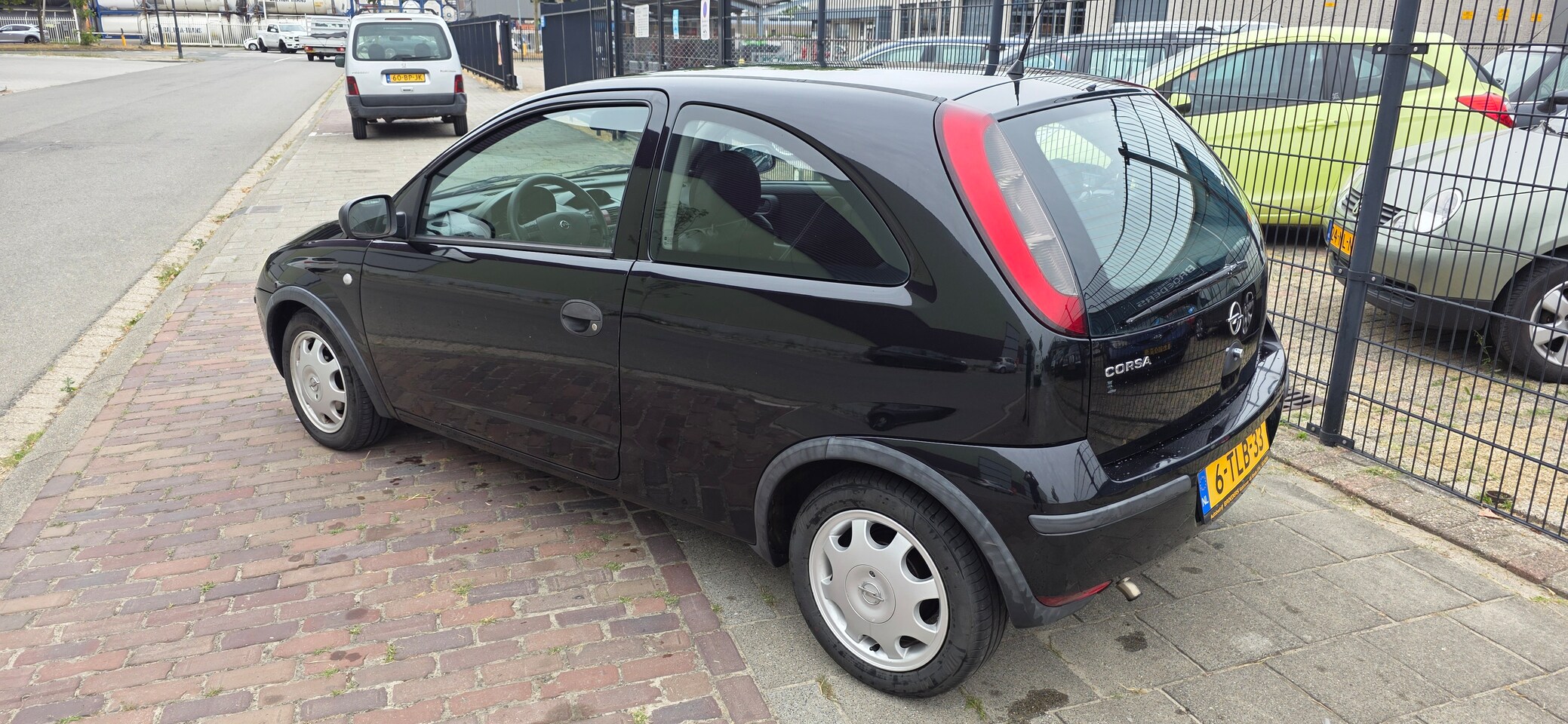 Opel Corsa - 1.0-12V Rhythm