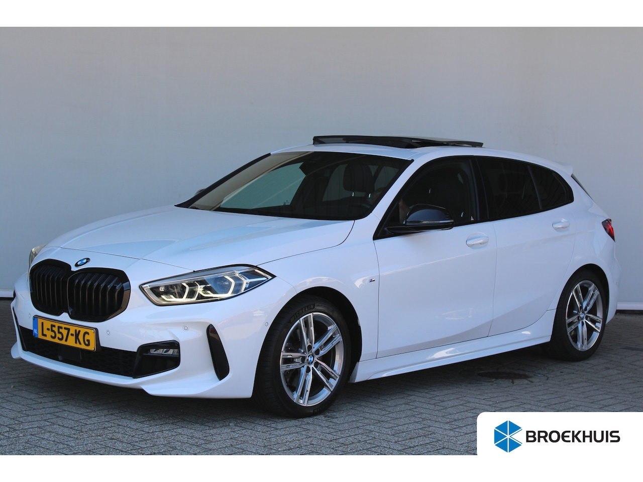 BMW 1-serie - 116i Business Edition | M sport | Schuif kantel dak | Stoelverwarming | Carplay | - AutoWereld.nl