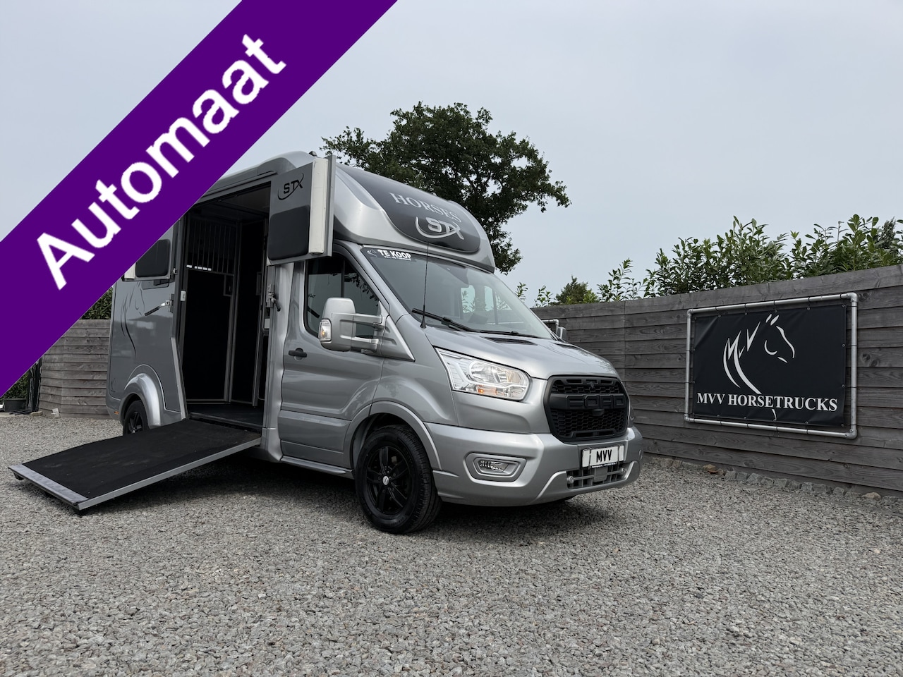 Ford Transit - | HORSETRUCK | STX | STALLION 3XL | 2022 | AUTOMAAT | HENGST | 117.907KM | 3-SEAT | L3 | 1 - AutoWereld.nl