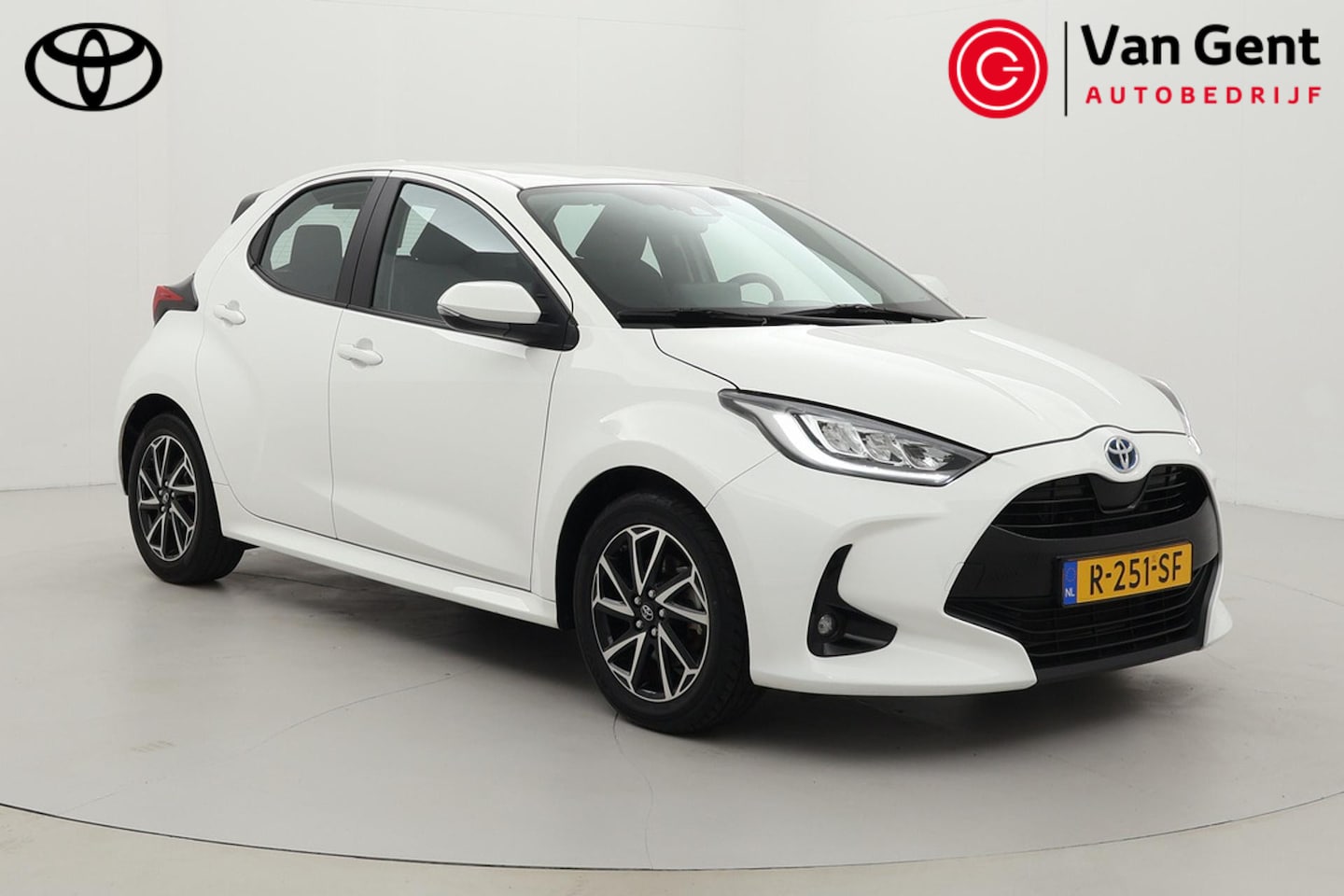 Toyota Yaris - 1.5 Hybrid Dynamic | Apple Carplay / Android Auto | Keyless | Adaptive Cruise | Clima | Pa - AutoWereld.nl