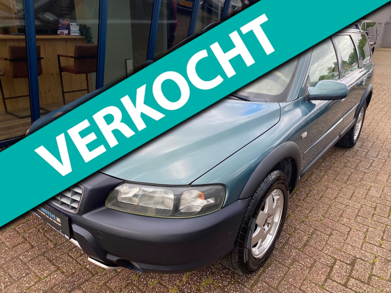 Volvo XC70 - 2.5 T Comfort Line AWD Automaat LEER / SUNROOF - AutoWereld.nl