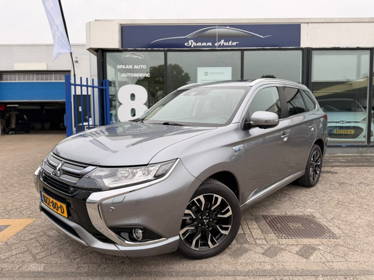 Mitsubishi Outlander - 2.0 PHEV 4WD INTYLE+ | PREMIUM | 360° | PANO | LEDER - AutoWereld.nl