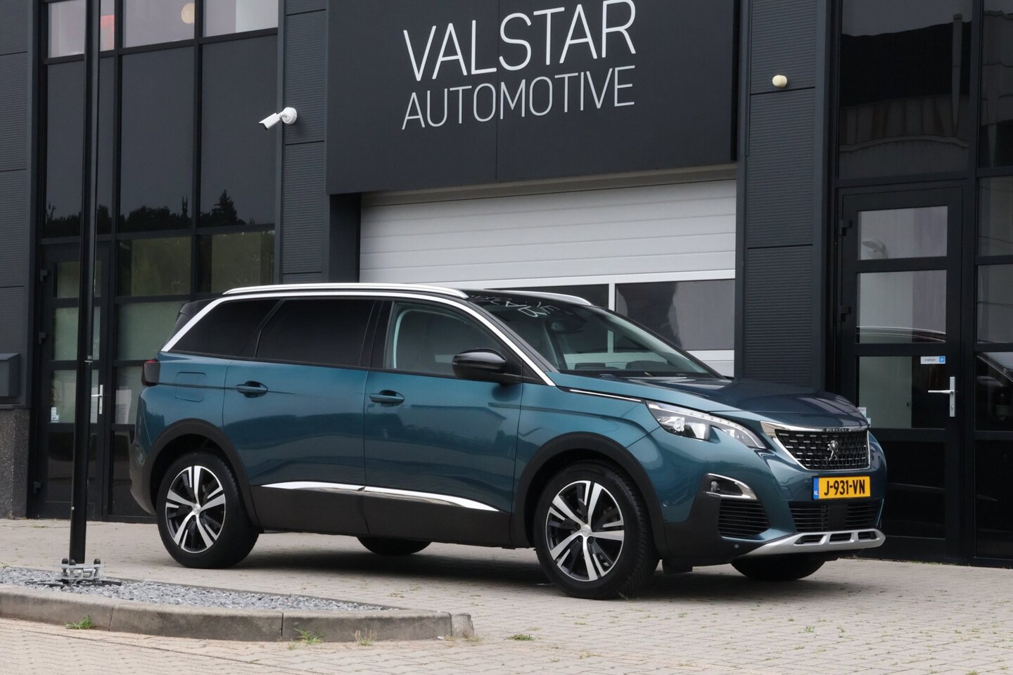 Peugeot 5008 - 1.2 PureTech Access | Dealer onderhouden! | Trekhaak | Stoelverwarming - AutoWereld.nl
