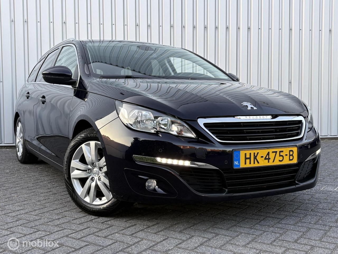 Peugeot 308 SW - 1.2 PureTech Executive | Motor 90.000km | 15 | Panoramadak | Trekhaak | - AutoWereld.nl