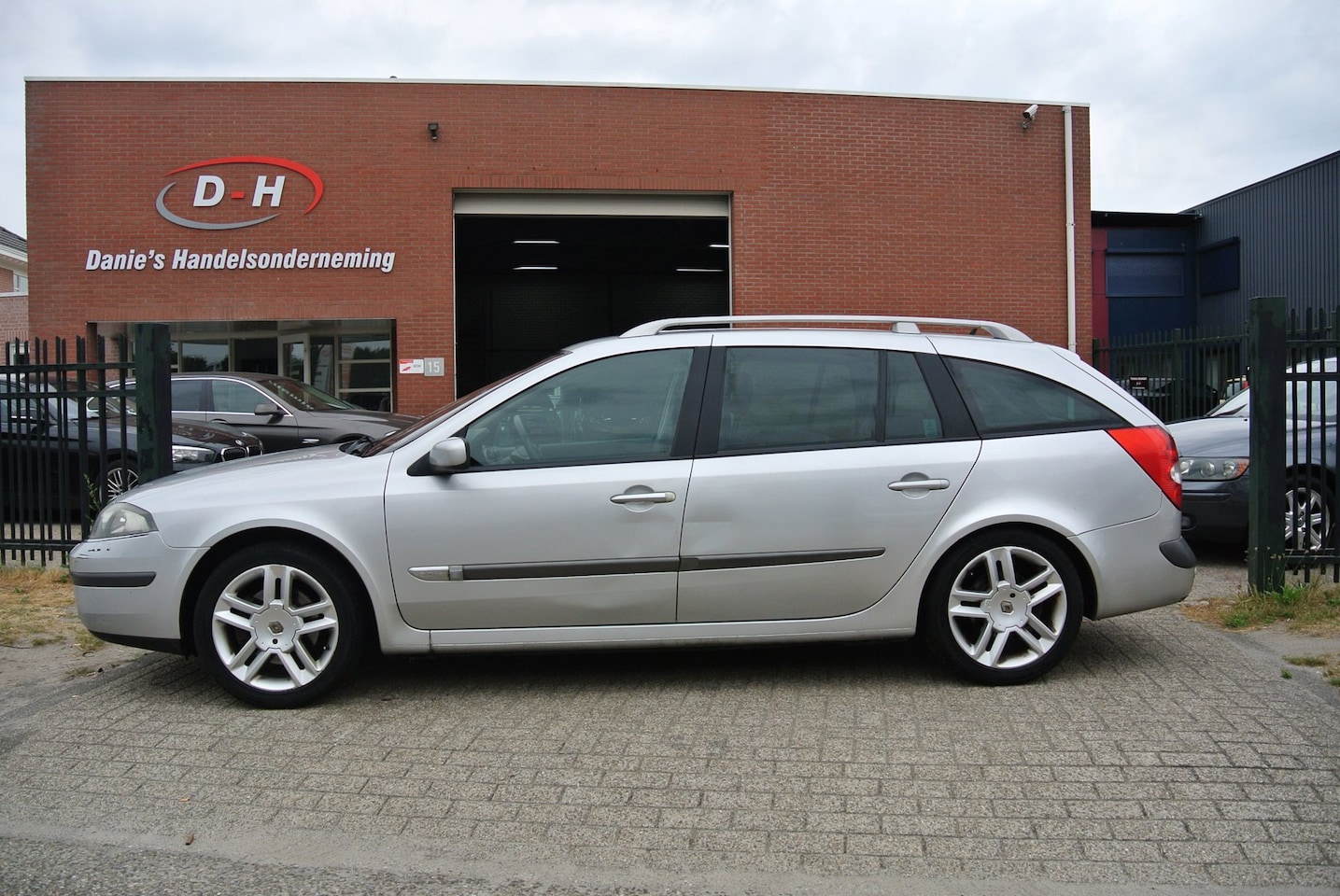 Renault Laguna Grand Tour - 2.0-16V Tech Line airco apk 31-03-2027 inruil mogelijk nap - AutoWereld.nl