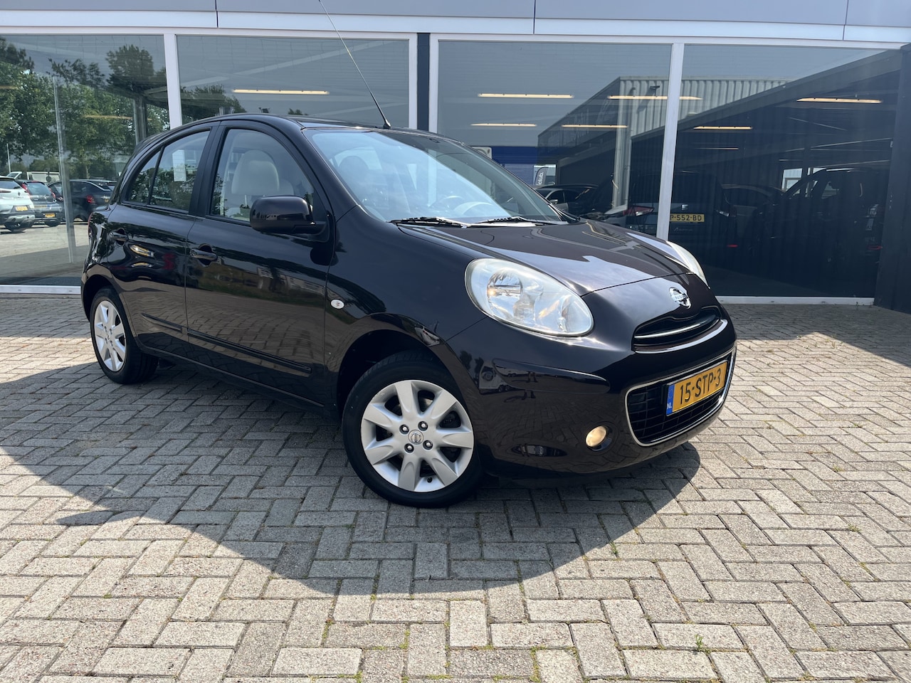 Nissan Micra - 1.2 DIG-S Tekna Pano / PDC / Navi / Clima / Cruise / Keyless - AutoWereld.nl