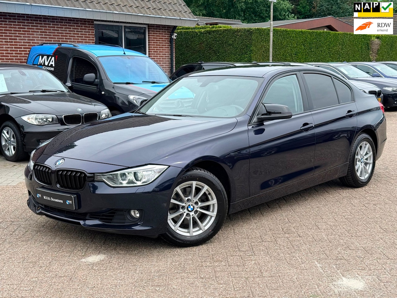 BMW 3-serie - 320i High Executive|Nieuwe Ketting|Trekhaak|Navigatie|Sport|Xenon|Cruise control|Airco.. - AutoWereld.nl