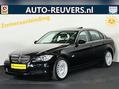 BMW 3-serie - 325xi xDrive Panorama / Opendak / Navigatie / Cruise / PDC / Bluetooth