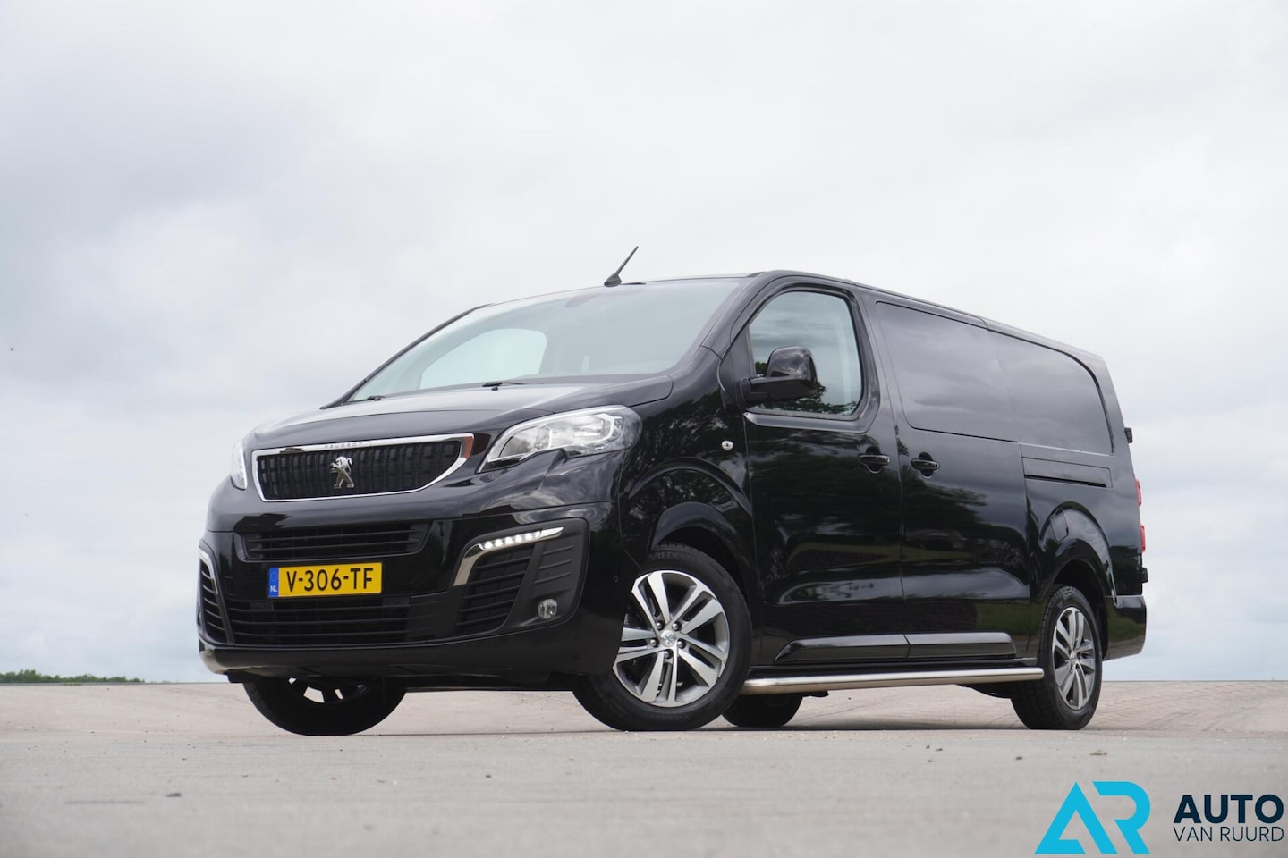 Peugeot Expert - Bestel 231L 2.0 BlueHDI 120 DC Premium - AutoWereld.nl