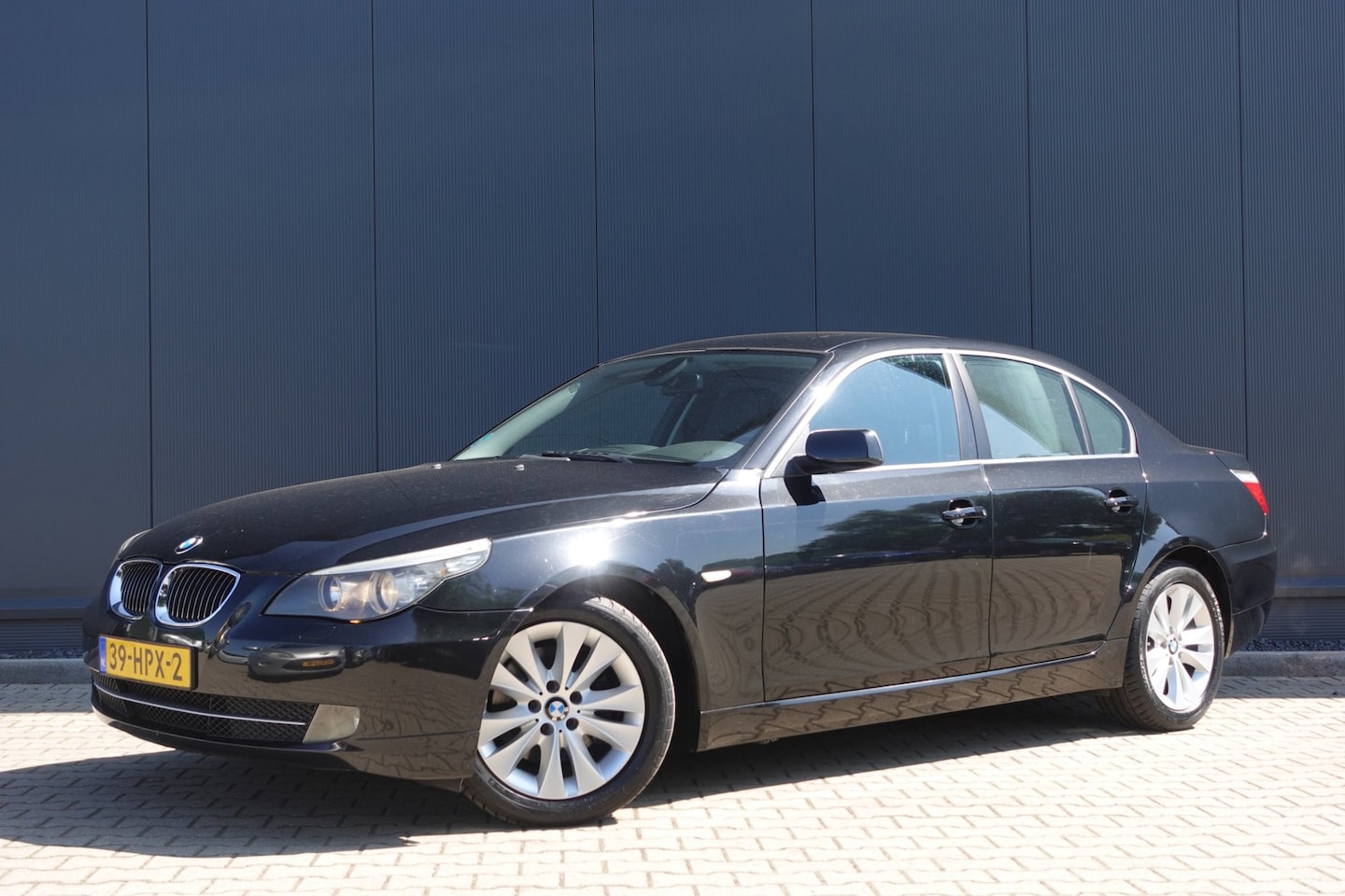 BMW 5-serie - 523i Business Line Edition II LEDER/NAVI/AUTOMAAT - AutoWereld.nl