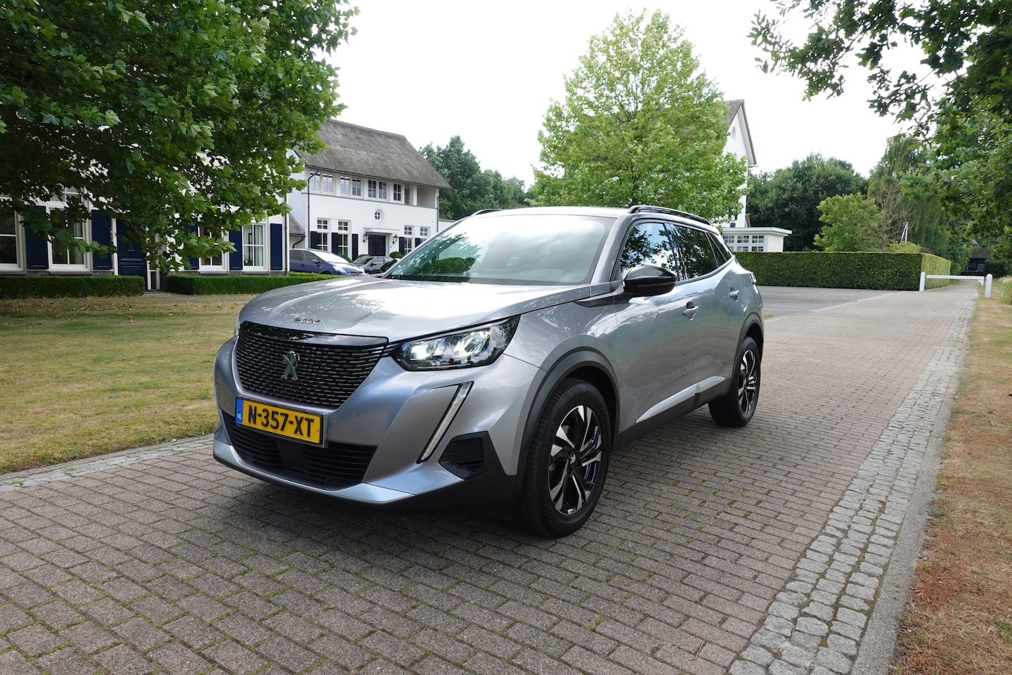 Peugeot 2008 - 1.2 PureTech Allure | LED | NAVI | CarPlay | Cruise Control | - AutoWereld.nl