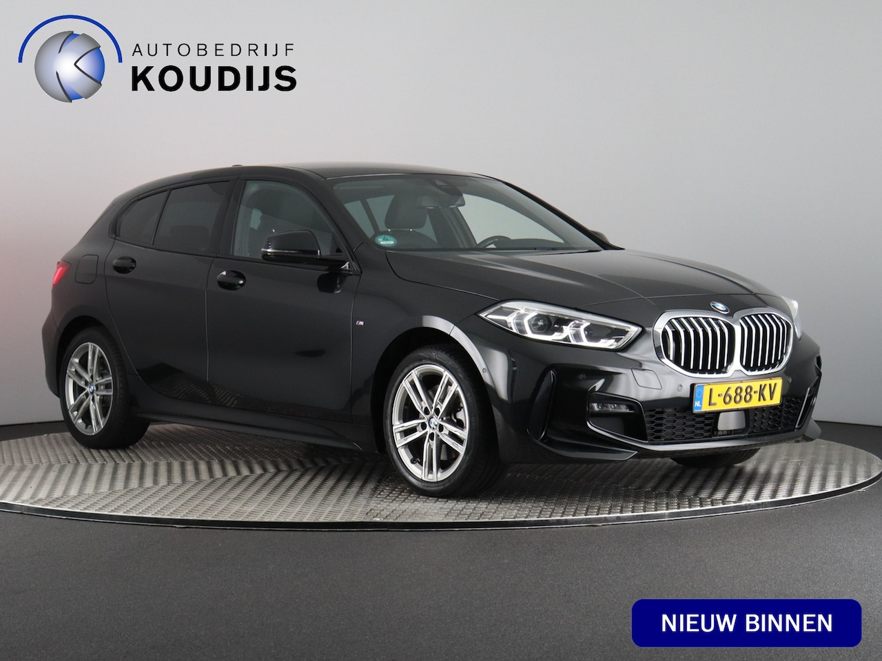 BMW 1-serie - 118i High Executive 118i High Executive (Afn. Trekhaak / Camera / Stoelverw. / Carplay / Cruise) - AutoWereld.nl