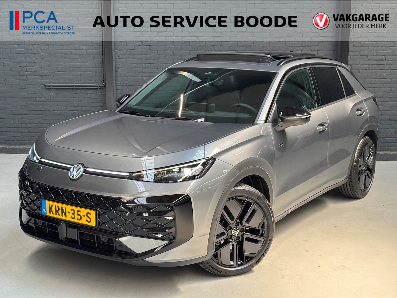Volkswagen T-Roc - 1.5 eTsi (150 pk) R-Line automaat - panoramadak - Black Style - 19 inch - 3x R-Line - AutoWereld.nl