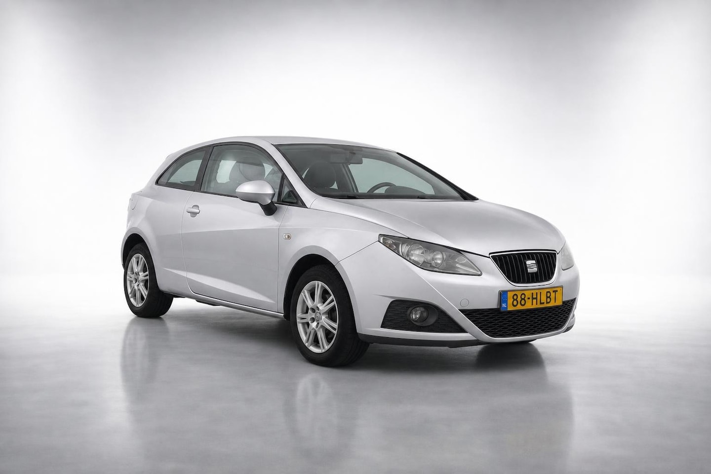 SEAT Ibiza SC - 1.4 Stylance|airco|NAP|jaar APK - AutoWereld.nl