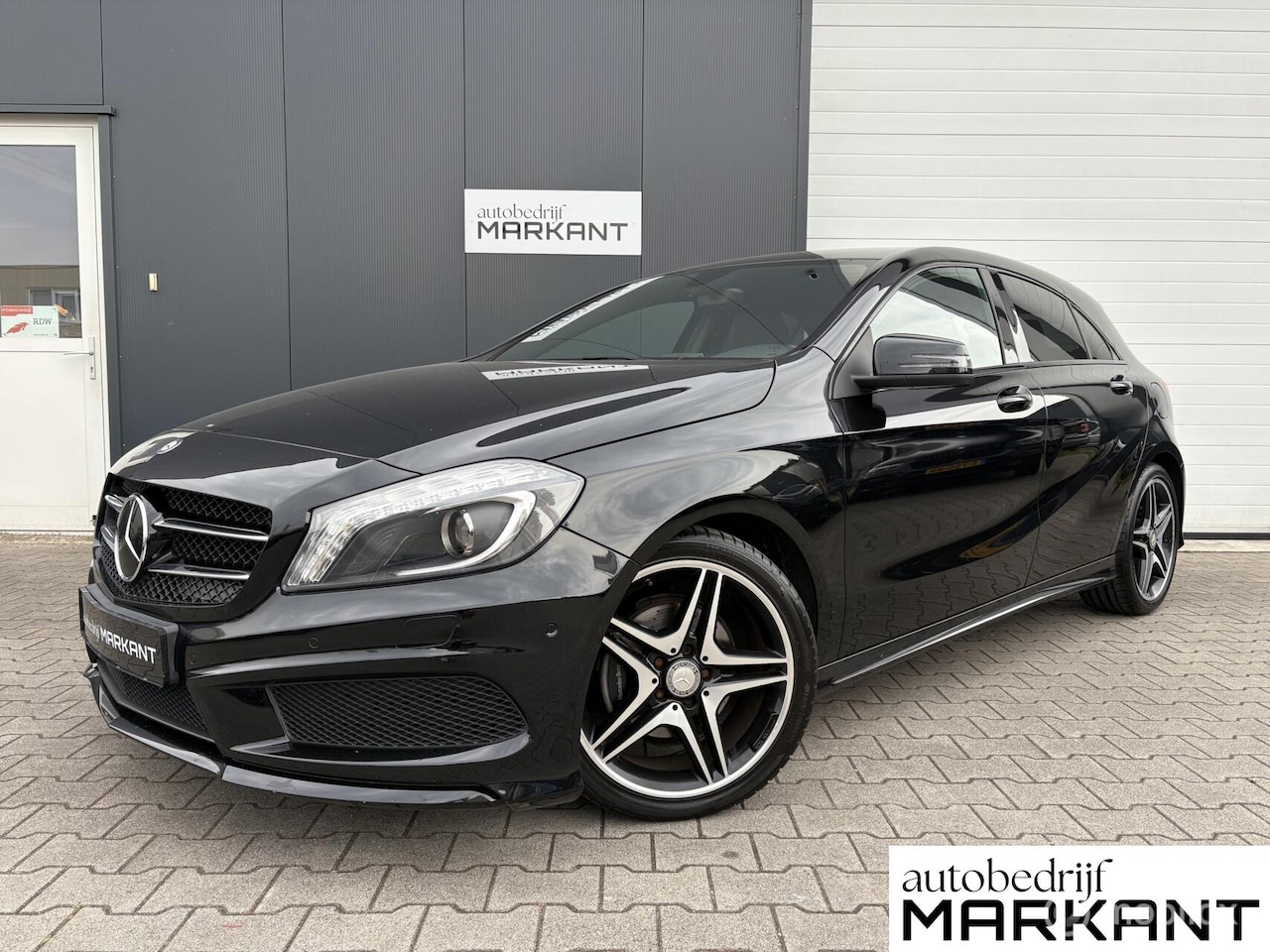 Mercedes-Benz A-klasse - 180 AMG-Line Automaat / NAP / Xenon / Navi - AutoWereld.nl