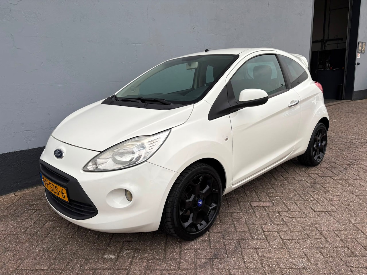 Ford Ka - 1.2 Titanium X - Airco - Licht Metalen Velgen - AutoWereld.nl