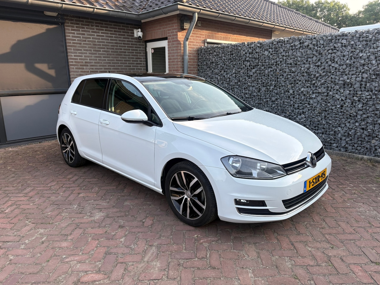 Volkswagen Golf - 1.4 TSI Highline panorama dak trekhaak - AutoWereld.nl