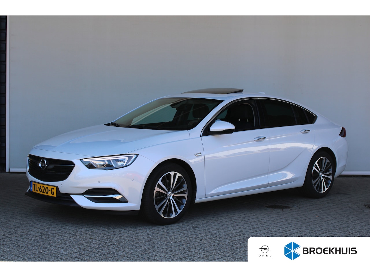 Opel Insignia Grand Sport - 1.5 Turbo Business Executive | Achterbank in delen neerklapbaar | Achteruitrij assistent | - AutoWereld.nl