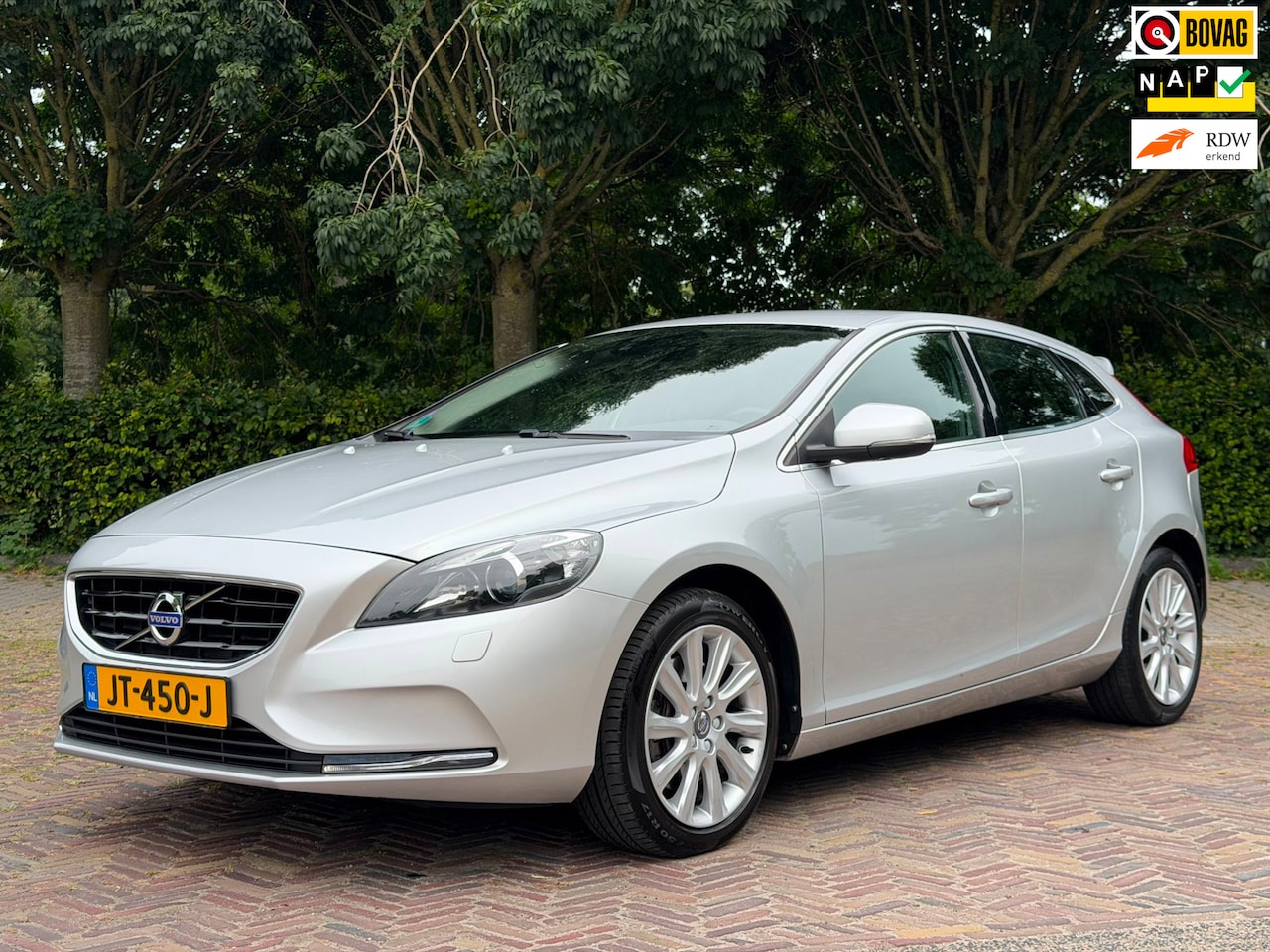 Volvo V40 - 1.5 T3 Momentum Automaat, Trekhaak, Navi, Parkeersensor, Xenon, Garantie - AutoWereld.nl