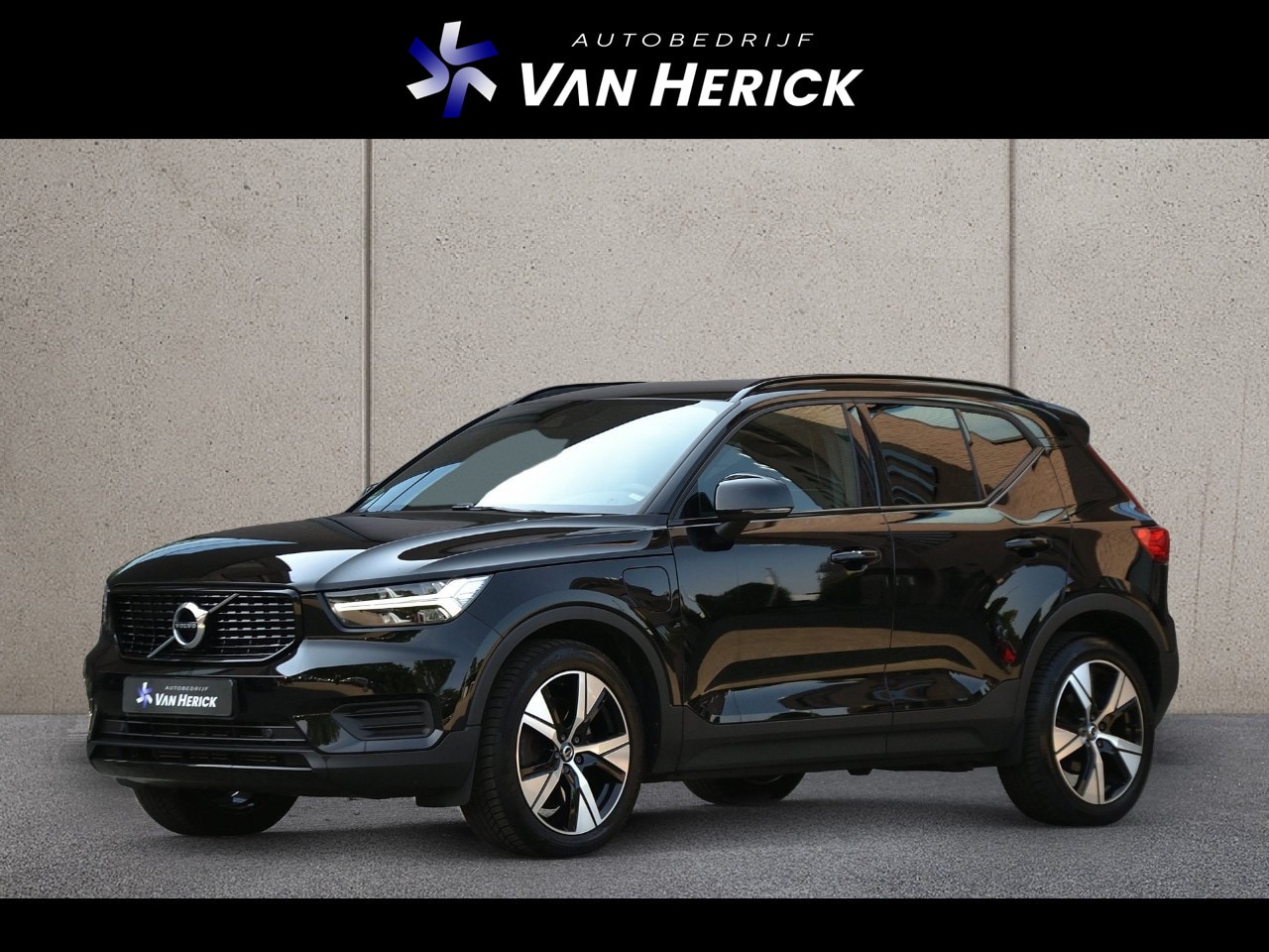 Volvo XC40 - 1.5 T5 Recharge R-Design 261PK | Trekhaak | Winterpakket | Achteruitrijcamera - AutoWereld.nl