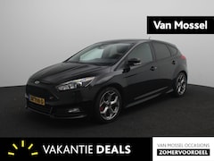 Ford Focus - 2.0 ST | Winterpakket | Achteruitrijcamera | Sportstoelen | Lichtmetalen Velgen |