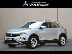 Volkswagen T-Roc - 1.5 TSI Style 150PK Automaat | ACC | Trekhaak | Keyless | Winterpakket
