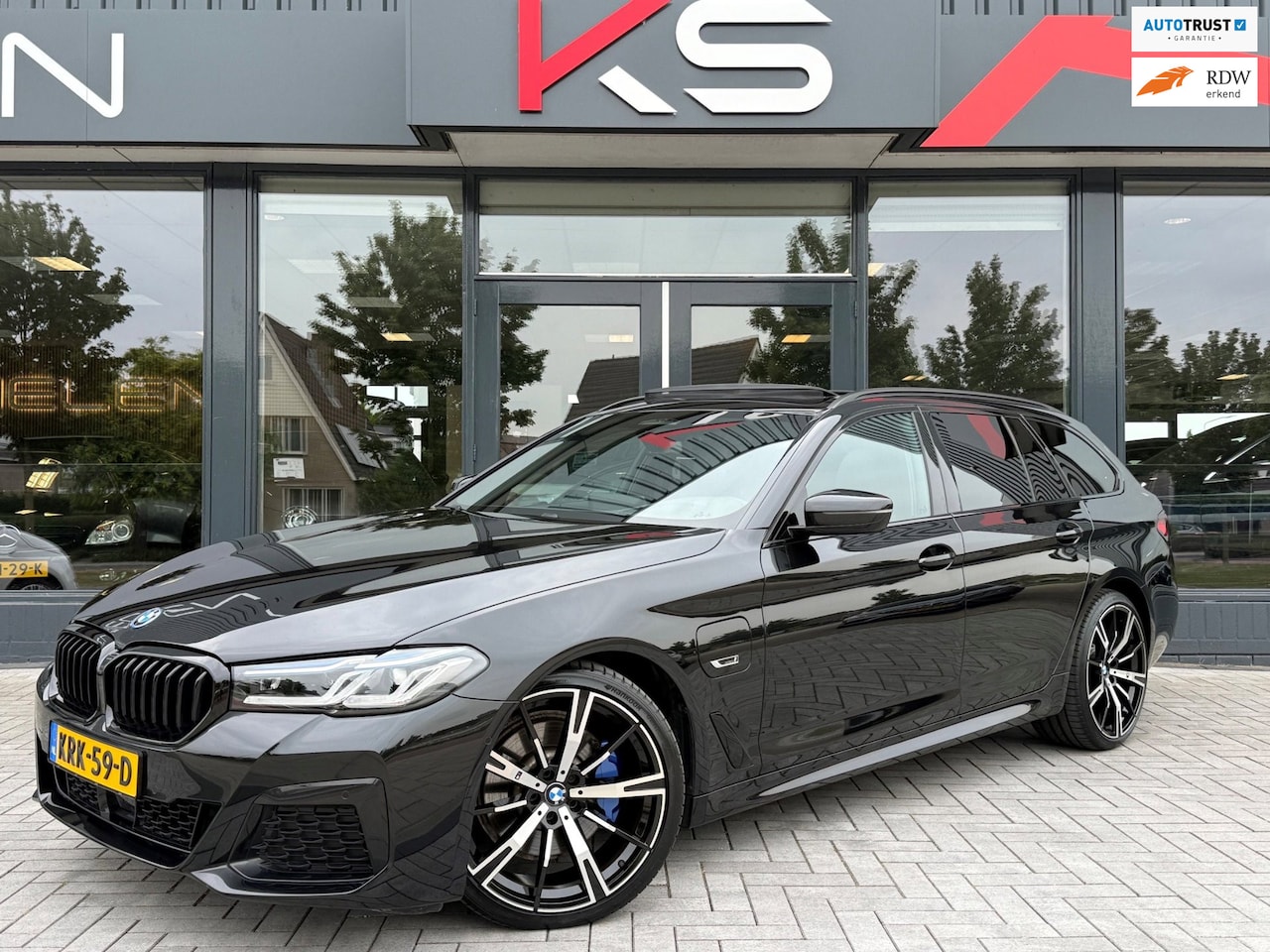 BMW 5-serie Touring - 530e xDrive Pano Laser Camera HUD - AutoWereld.nl