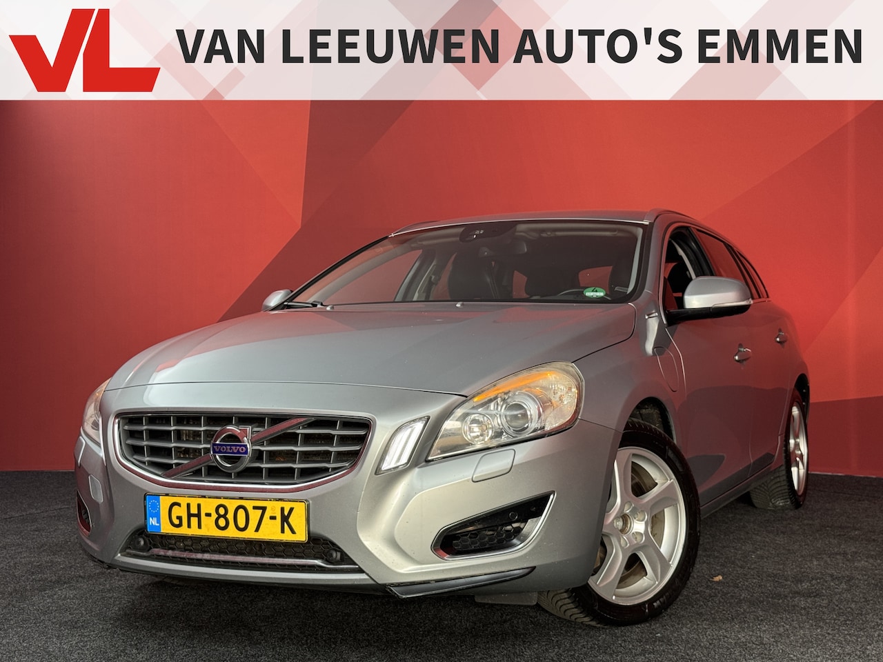 Volvo V60 - 2.4 D6 AWD Plug-In Hybrid Pure Limited | Zo Mee | Lees Tekst | Read Text - AutoWereld.nl