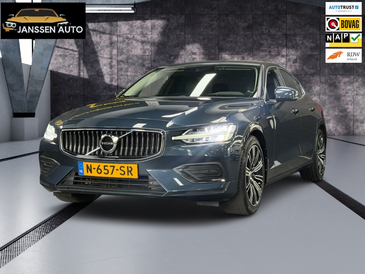 Volvo S60 - 2.0 B4 Mild Hybrid Inscription | Memory | Camera | Leder | Stoelverwarming | Trekhaak | NA - AutoWereld.nl