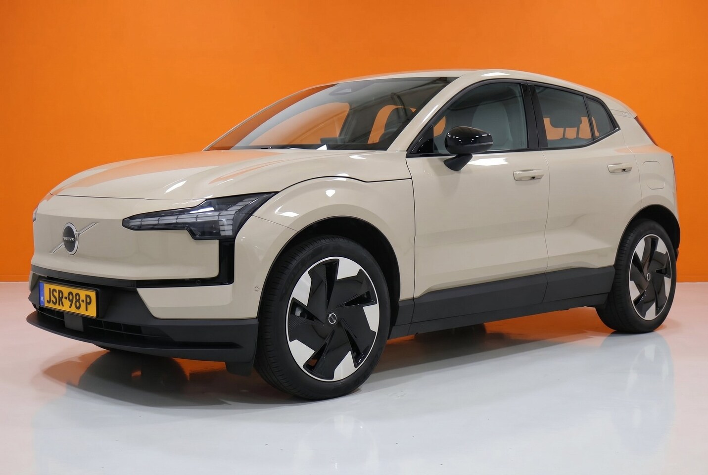 Volvo EX30 - Single Motor Extended Range Plus 69 kWh | Sand Dune | SOH 100% | SnelLeverbaar! - AutoWereld.nl