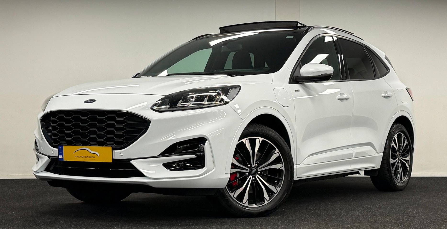 Ford Kuga - 2.5 PHEV ST-Line X*224PK*Panodak*HeadUp*Navi*Carplay*Stoelverw*19'' - AutoWereld.nl