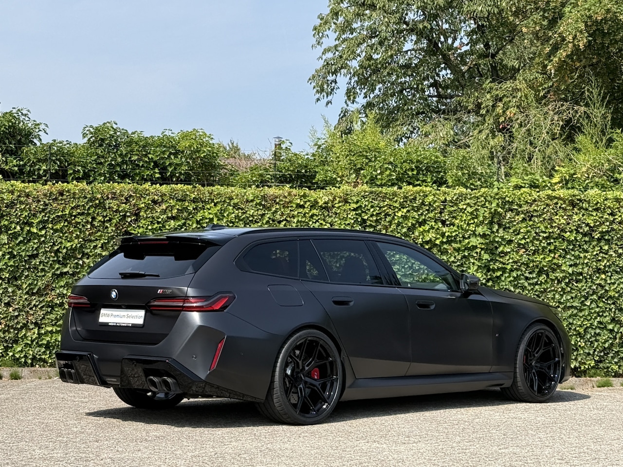 BMW 5-serie Touring - M5 | Individual Frozen Deep Grey | Akrapovic | Vossen | Panorama | Bowers & Wilkins | Driv - AutoWereld.nl