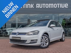 Volkswagen Golf - 1.2 TSI Connected Series | Pano | R-Line stoelen | Volledig onderhouden