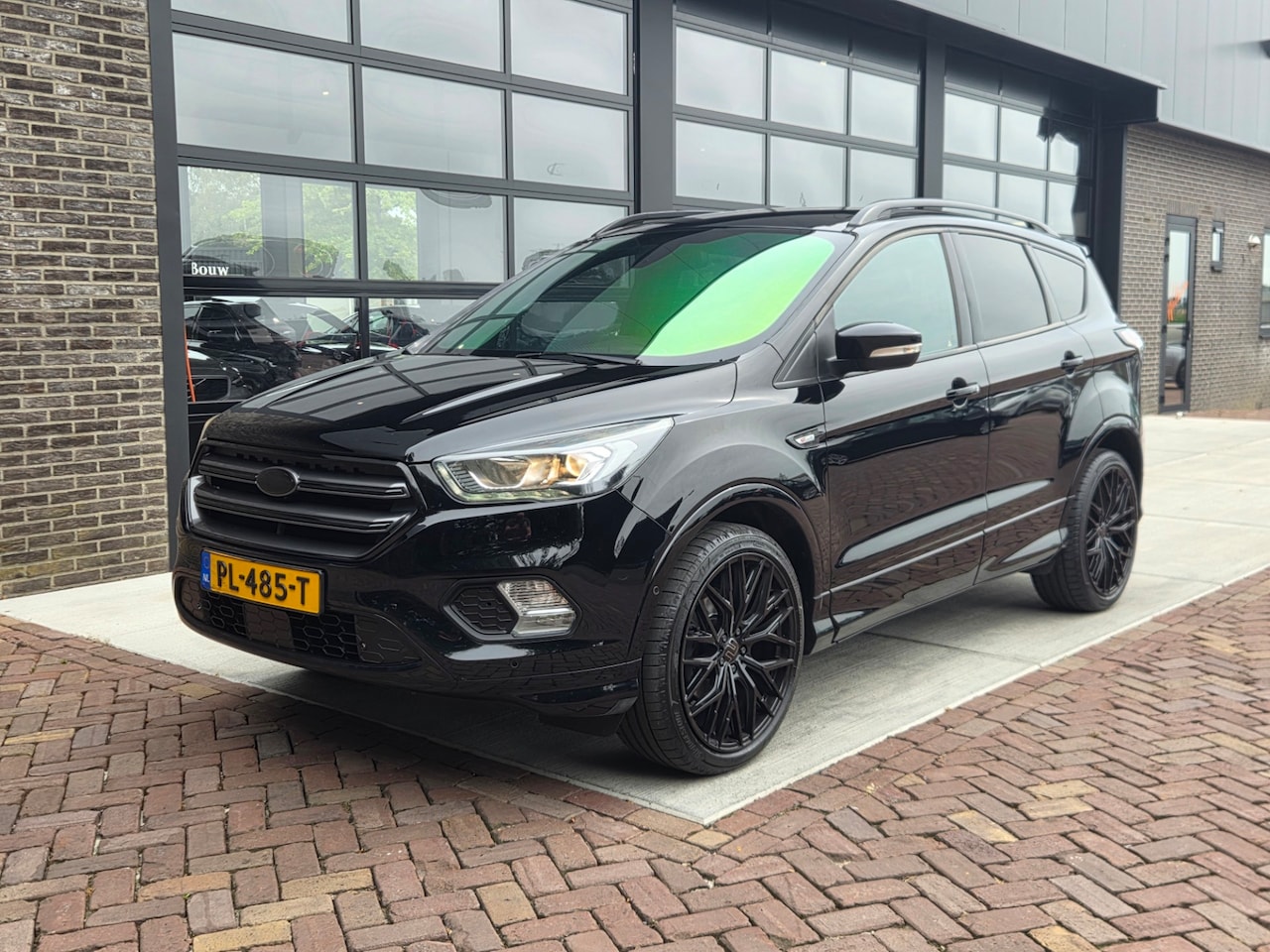 Ford Kuga - 1.5 EcoBoost ST Line | 1800 KG trekgewicht - AutoWereld.nl