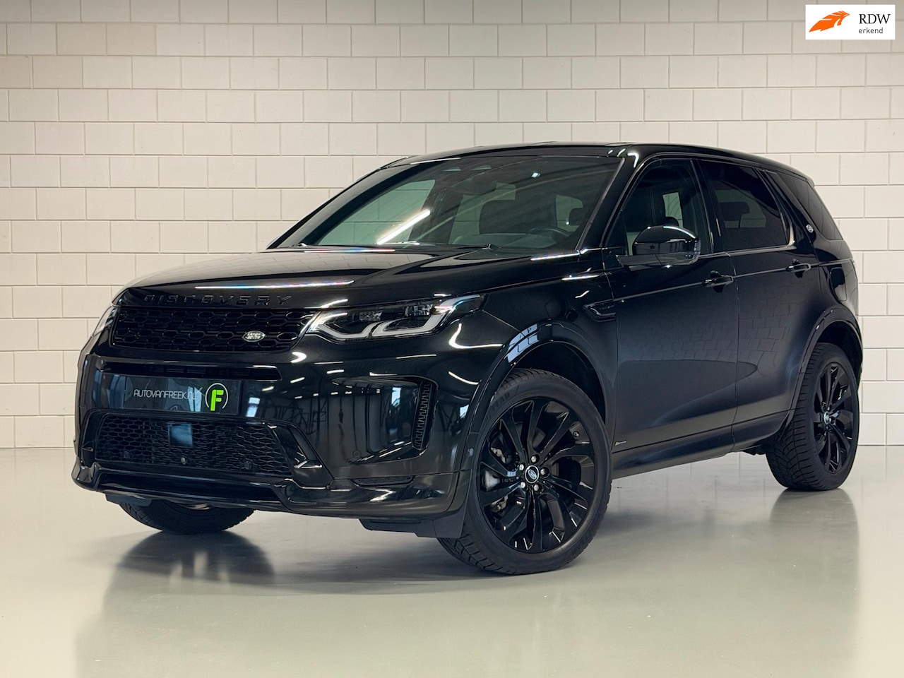 Land Rover Discovery Sport - P300e 1.5 HSE R-DYNAMIC BLACK PACK | TREKHAAK | LEDER | 360 CAMERA | HEAD-UP | 20 INCH - AutoWereld.nl