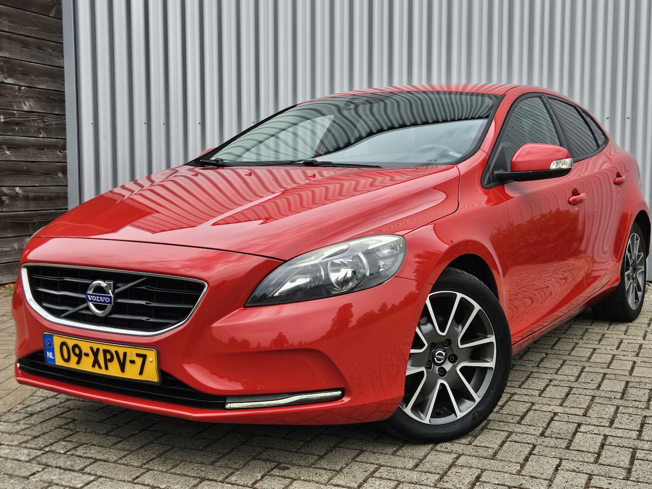 Volvo V40 - 1.6 D2 / Dealer Onderhouden/ Camera/ Navi/ PDC! - AutoWereld.nl