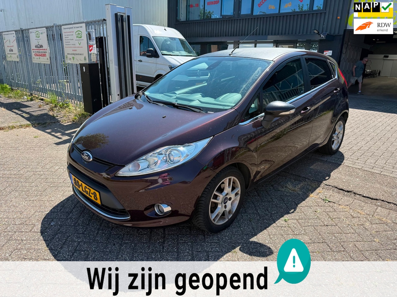 Ford Fiesta - 1.6 Ghia l met een nieuwe APK leverbaar! - AutoWereld.nl