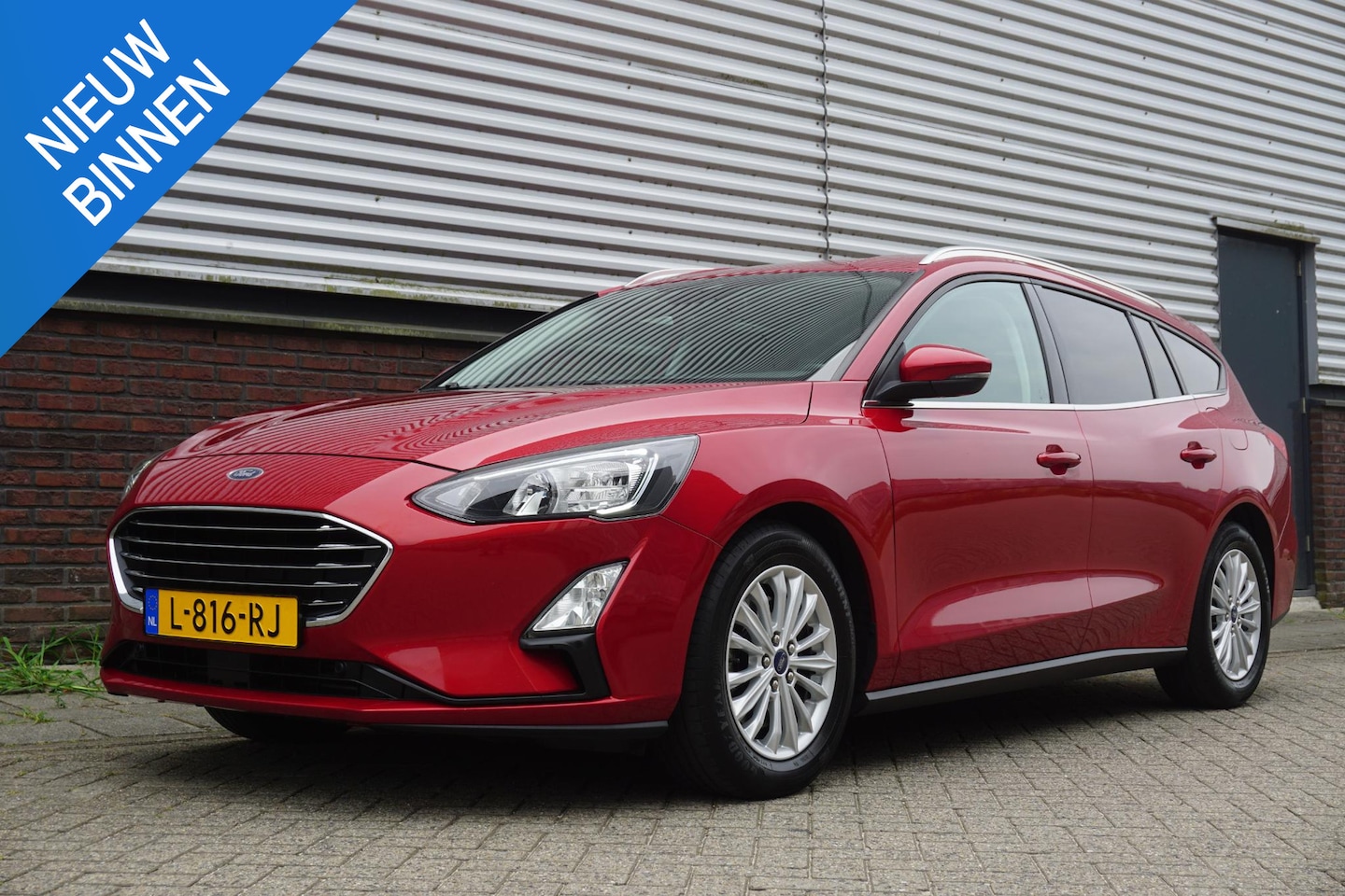 Ford Focus Wagon - 1.0 EcoB. Hybrid Titanium X /Nwe All-Season banden /Trekhaak/WinterPack. - AutoWereld.nl