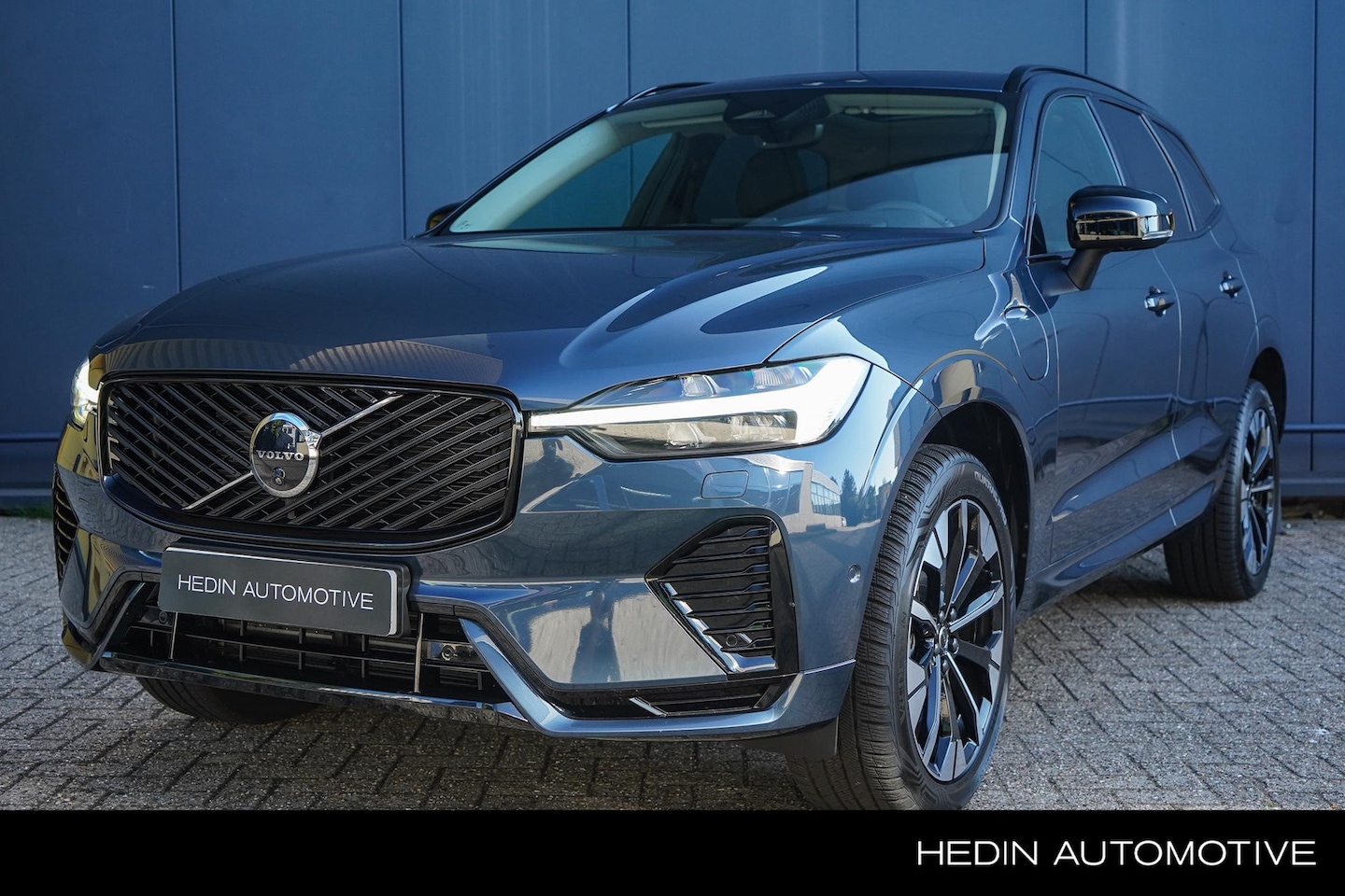 Volvo XC60 - 2.0 T6 Plug-in hybrid AWD Ultra Dark | 360graden camera | Nieuwste model | Groot Middendis - AutoWereld.nl