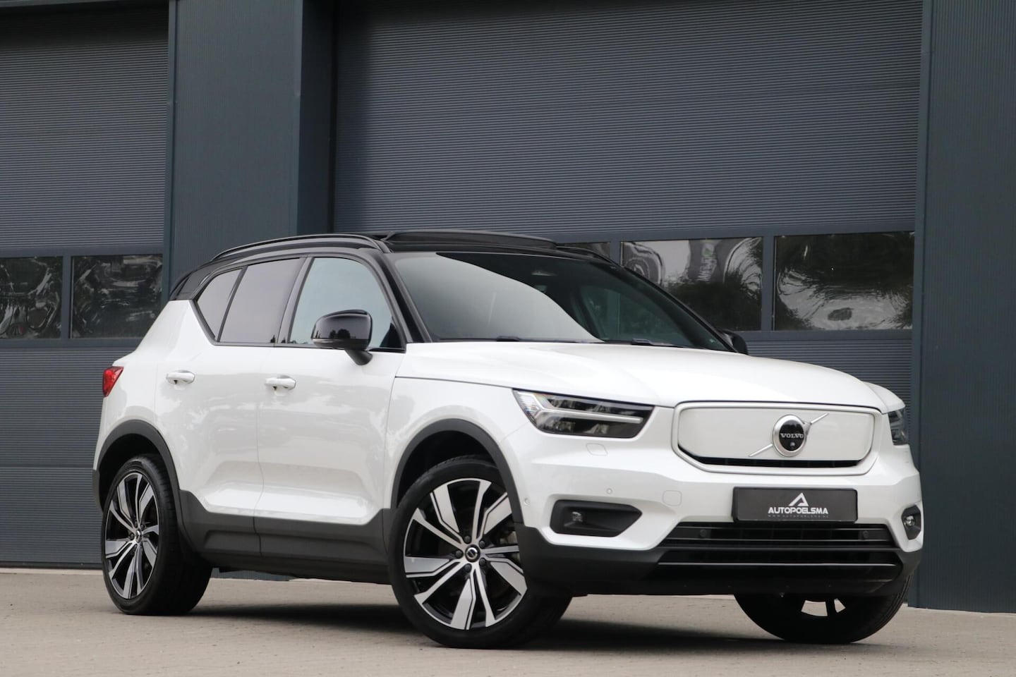 Volvo XC40 - Recharge P8 AWD 78kWh|R-DESIGN| AdaptiveCruise Panodak 360View Warmtepomp 20'Inch Full Led - AutoWereld.nl
