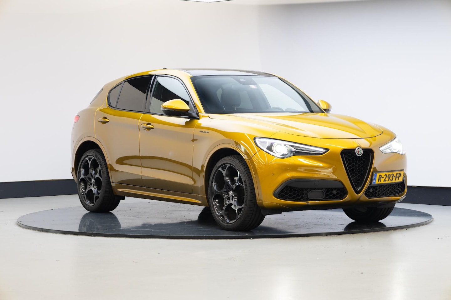 Alfa Romeo Stelvio - 2.0 T AWD Veloce | Panoramadak | H&K Audio | Drive Assist Pack | - AutoWereld.nl