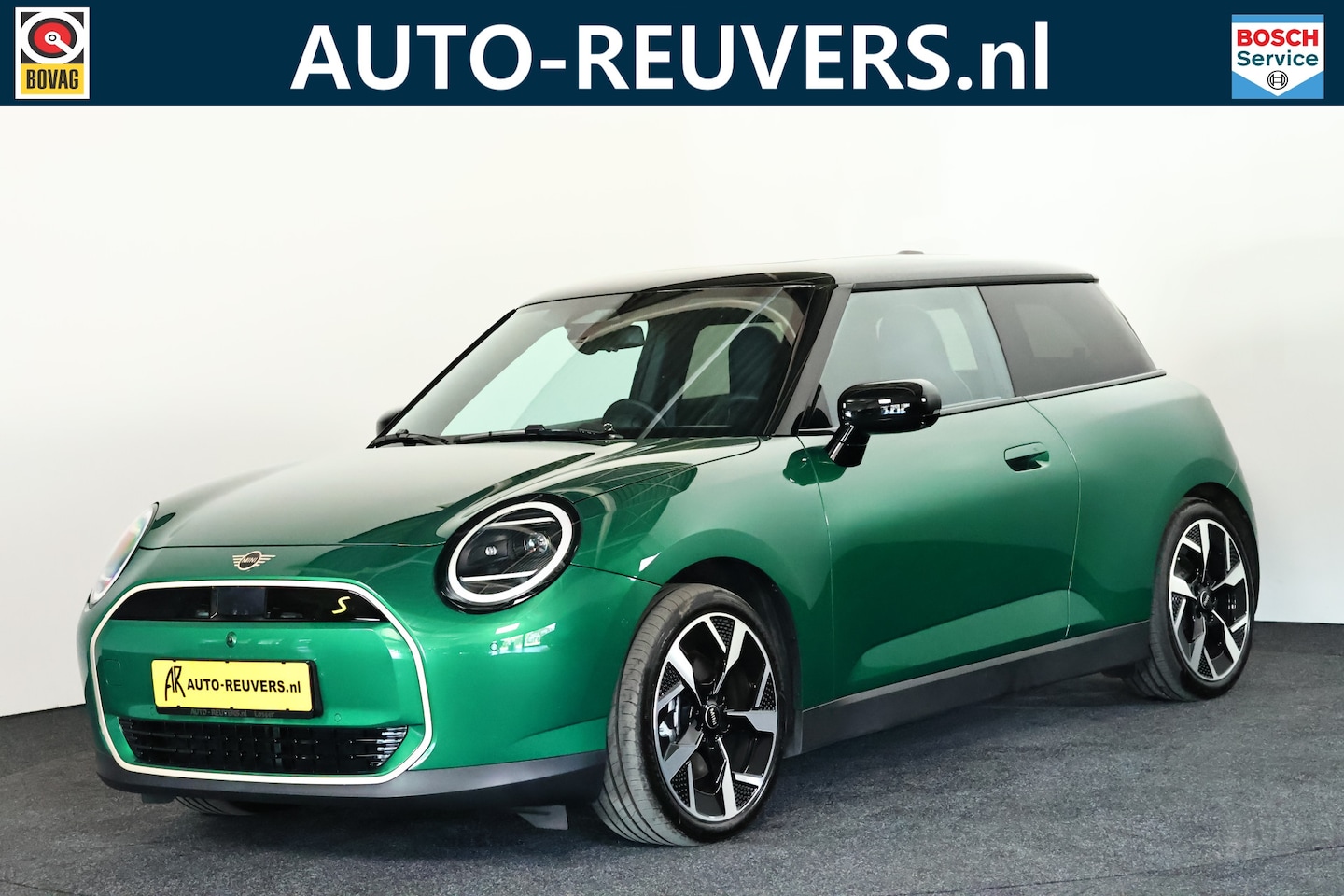 MINI Electric - 3-Deurs Cooper SE Favoured XL 54.2 kWh (Grote accu) HUD / Leder / Pano / H&K / ACC / 360 C - AutoWereld.nl