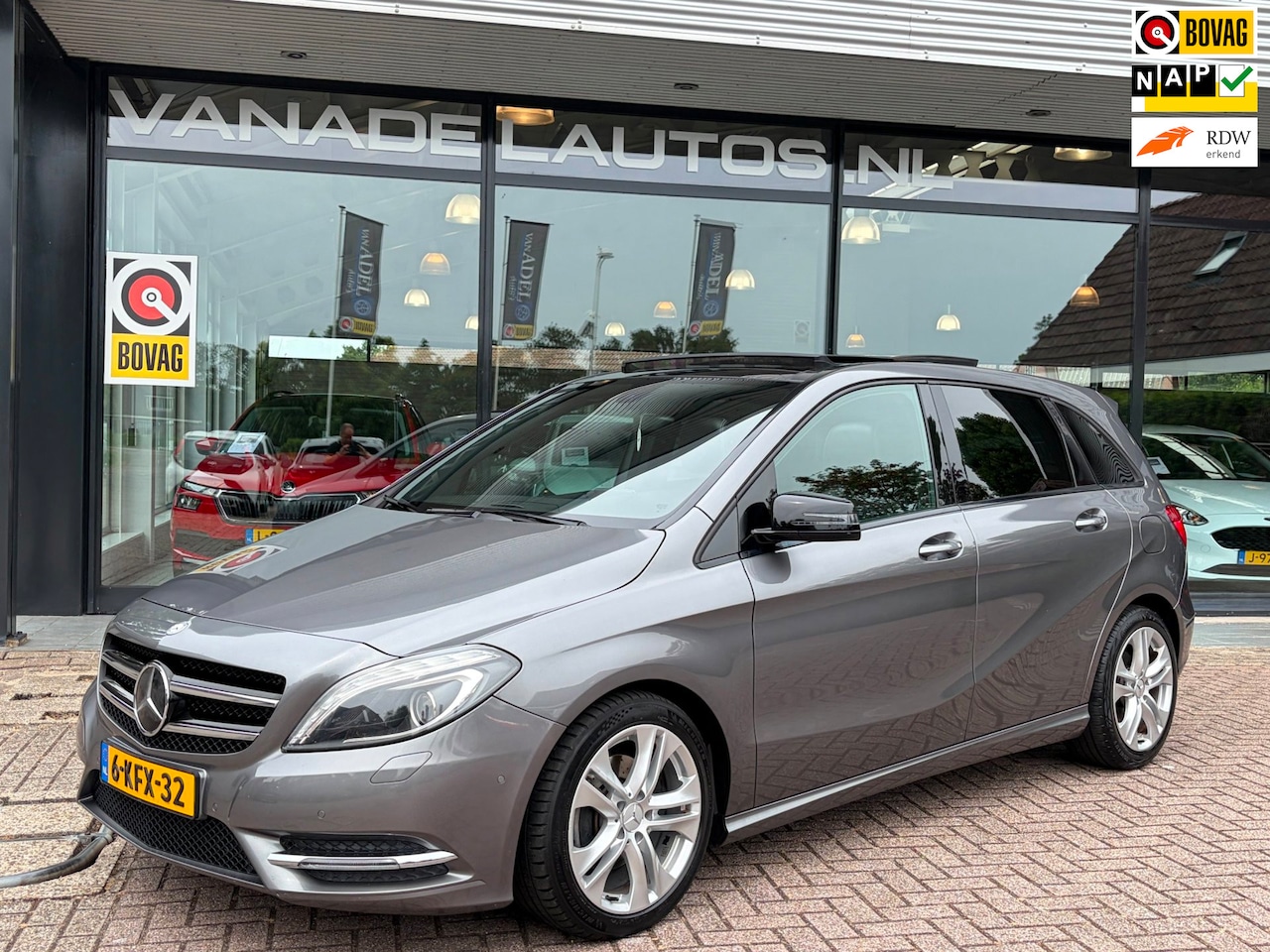 Mercedes-Benz B-klasse - 180 Ambition Panorama Navi Cruise Park.Sens Trekhaak NL-Auto NAP Dealeronderhouden! - AutoWereld.nl