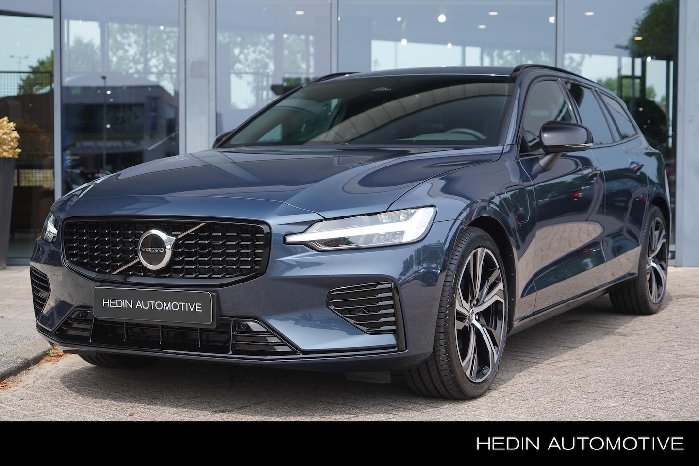 Volvo V60 - 2.0 T6 Plug-in hybrid AWD Plus Dark | Elek. Stoelen + Geheugen | Harman/Kardon Audio | Sto - AutoWereld.nl