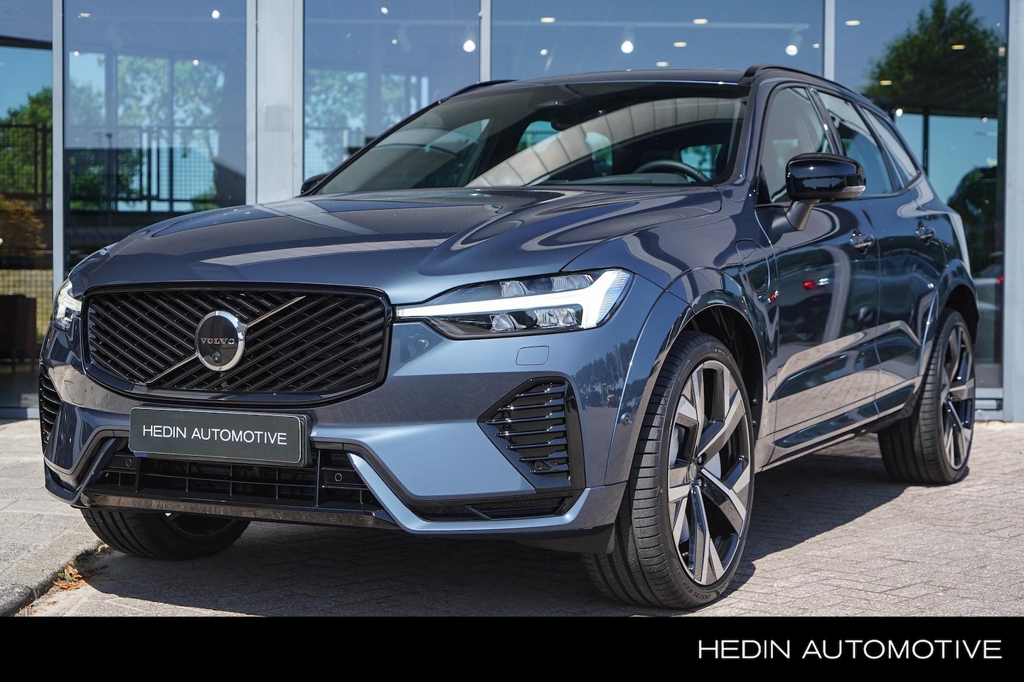 Volvo XC60 - 2.0 T8 Plug-in hybrid AWD Ultra Dark Exec. Ed. | Luchtvering | Bowers & Wilkins Audio | He - AutoWereld.nl