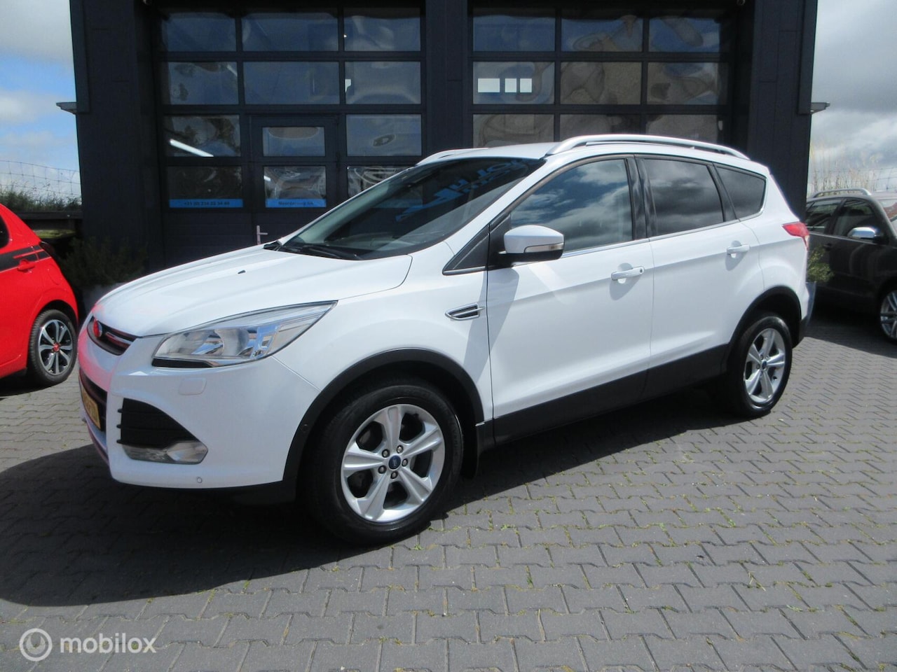 Ford Kuga - 1.6 Titanium 126dkm Airco Cruise Trekhaak 2000KG! - AutoWereld.nl
