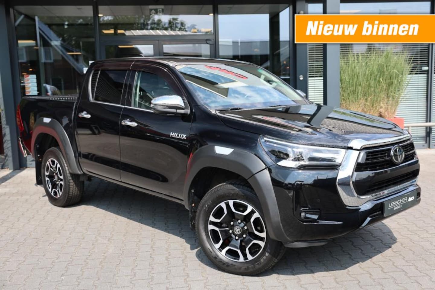 Toyota HiLux - 2.8 D-4D DUBBEL CABIN PROFESSIONAL A/T 2 ZITS VAN 4WD - AutoWereld.nl
