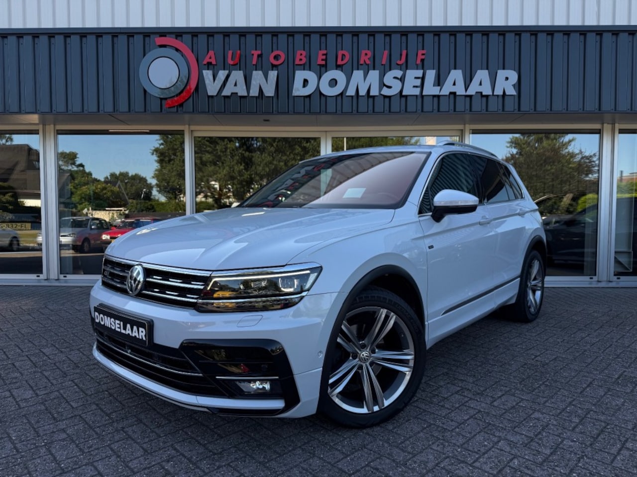 Volkswagen Tiguan - 1.4 TSI Join ACT Highline Business R - Trekhaak Pano Camera Carplay - AutoWereld.nl